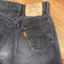 Carica l'immagine nel visualizzatore di Gallery, Levi's 881 shorts
