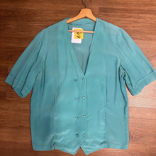 Carica l'immagine nel visualizzatore di Gallery, Camicia doppiopetto anni 80
