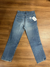 Carica l'immagine nel visualizzatore di Gallery, Levis Vintage Anni 70 White Tab W 30 L 30
