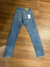 Carica l'immagine nel visualizzatore di Gallery, Levis 505 Vintage Anni 80 - Made in USA W28 L34
