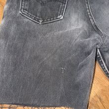 Carica l'immagine nel visualizzatore di Gallery, Levi's 881 shorts
