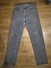 Carica l'immagine nel visualizzatore di Gallery, Levi's 505 anni 80 Made in USA – W31 L32

