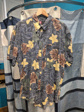 Carica l'immagine nel visualizzatore di Gallery, Camicia Hawaiana Chaps Ralph Lauren taglia L
