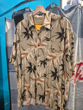Carica l'immagine nel visualizzatore di Gallery, Camicia Hawaiana in viscosa Xl
