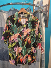 Carica l'immagine nel visualizzatore di Gallery, Hawaiana made in Usa
