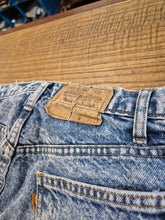 Carica l'immagine nel visualizzatore di Gallery, Early 90's Levi's 505 Made in Usa acid wash W33 L30
