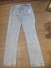 Carica l'immagine nel visualizzatore di Gallery, Levi's 505 Vintage anni 90 Made in USA – Acid Wash W33 L34
