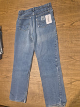 Carica l'immagine nel visualizzatore di Gallery, 70's Levi's jeans white tab zipper boy friend W30
