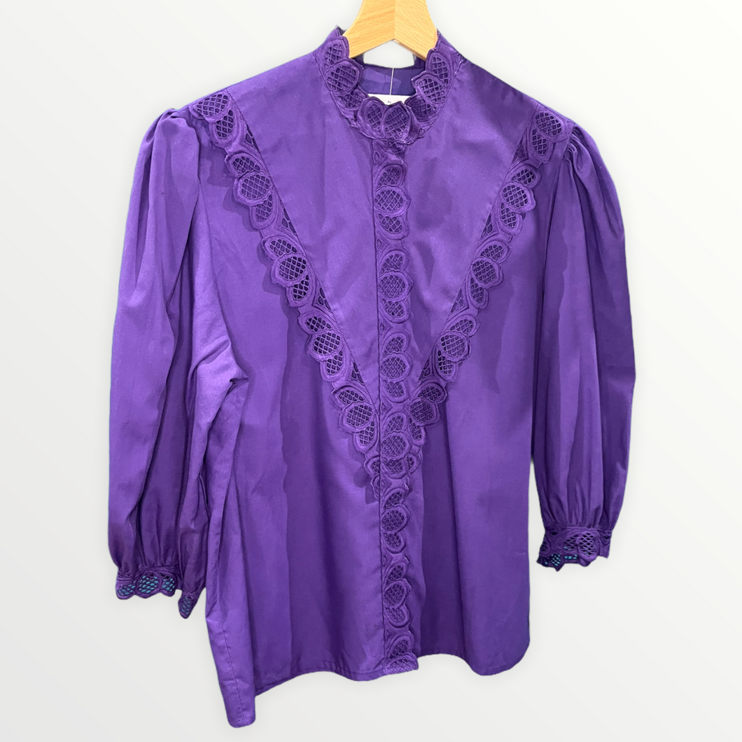 Camicia viola con ricami