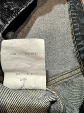 Carica l&#39;immagine nel visualizzatore di Gallery, Giacca jeans Levi’s modello 71165 scura
